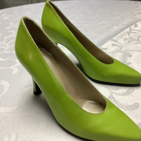 Charles Jourdan  APPLE GREEN HEELS SIZE 4/1/2 RARE SIZE.  See description💚💚💚 - Picture 3 of 13